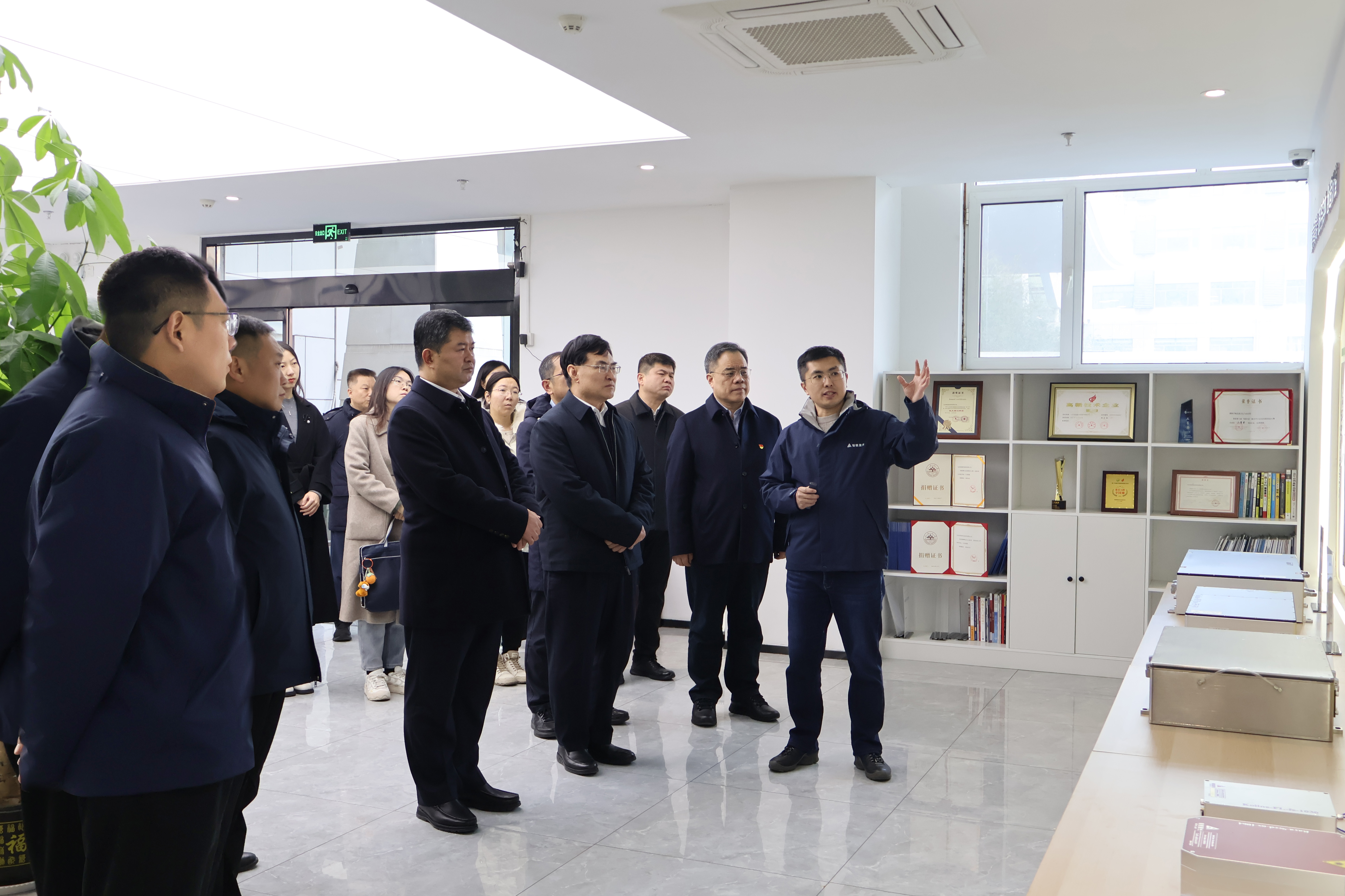 省市区领导莅临香蕉视频参观指导